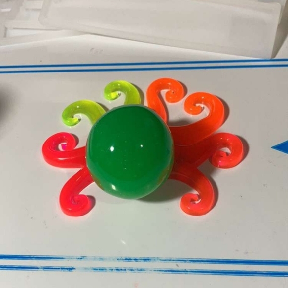 Handcrafted Artisan Epoxy Resin Octopus Decor Statue Paper Weight - Picture 11 of 16